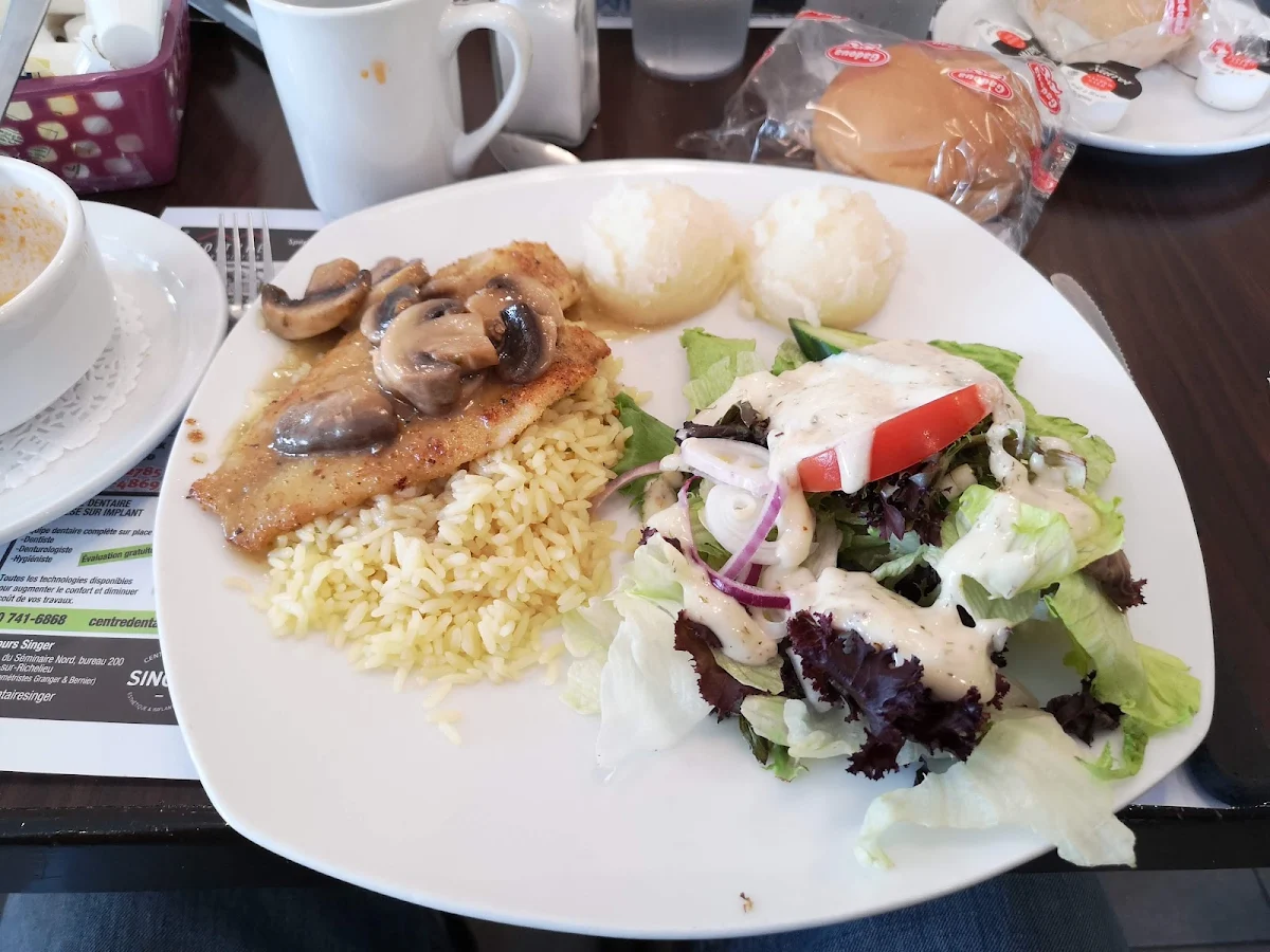 Sole Meunière Sur Riz Avec Salade César