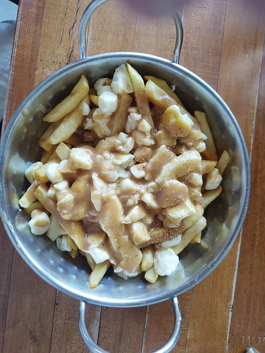 Poutine, O'Centro Pub & Grill