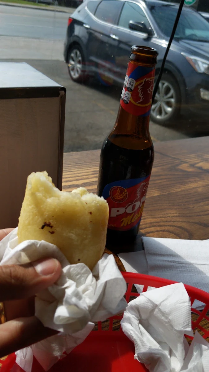 Pastel De Yuca Y Pony Malta