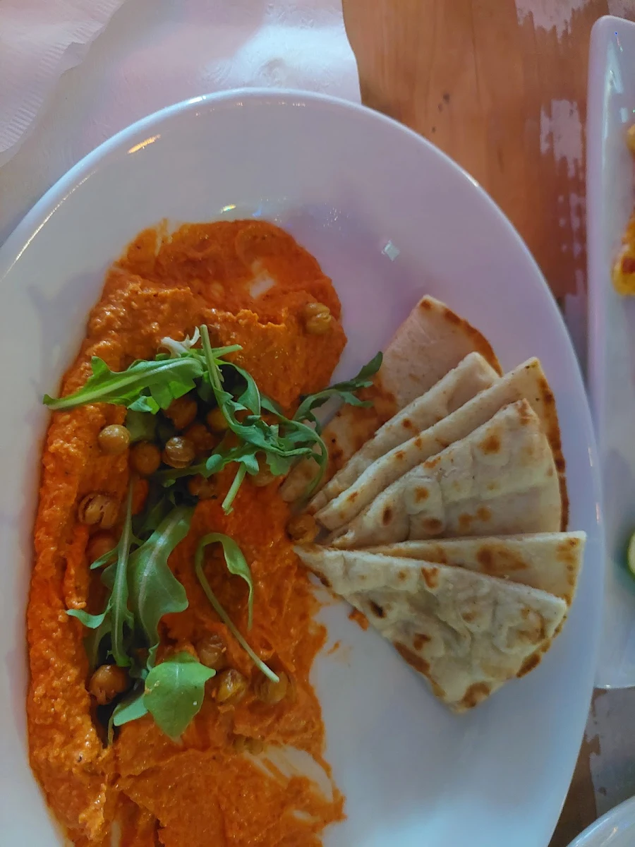 Red Peppers Hummus