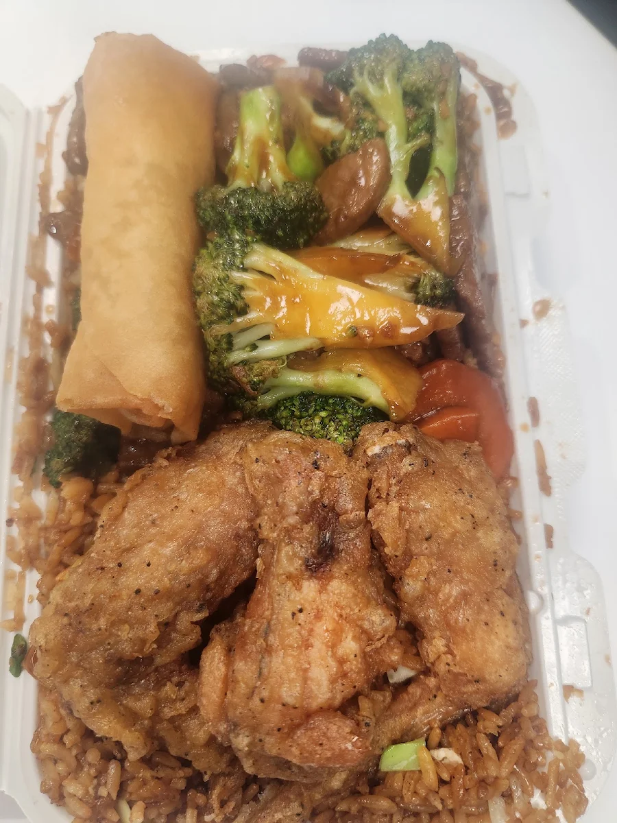 Veggie Fried Rice Beef & Broccoli Chicken Wings