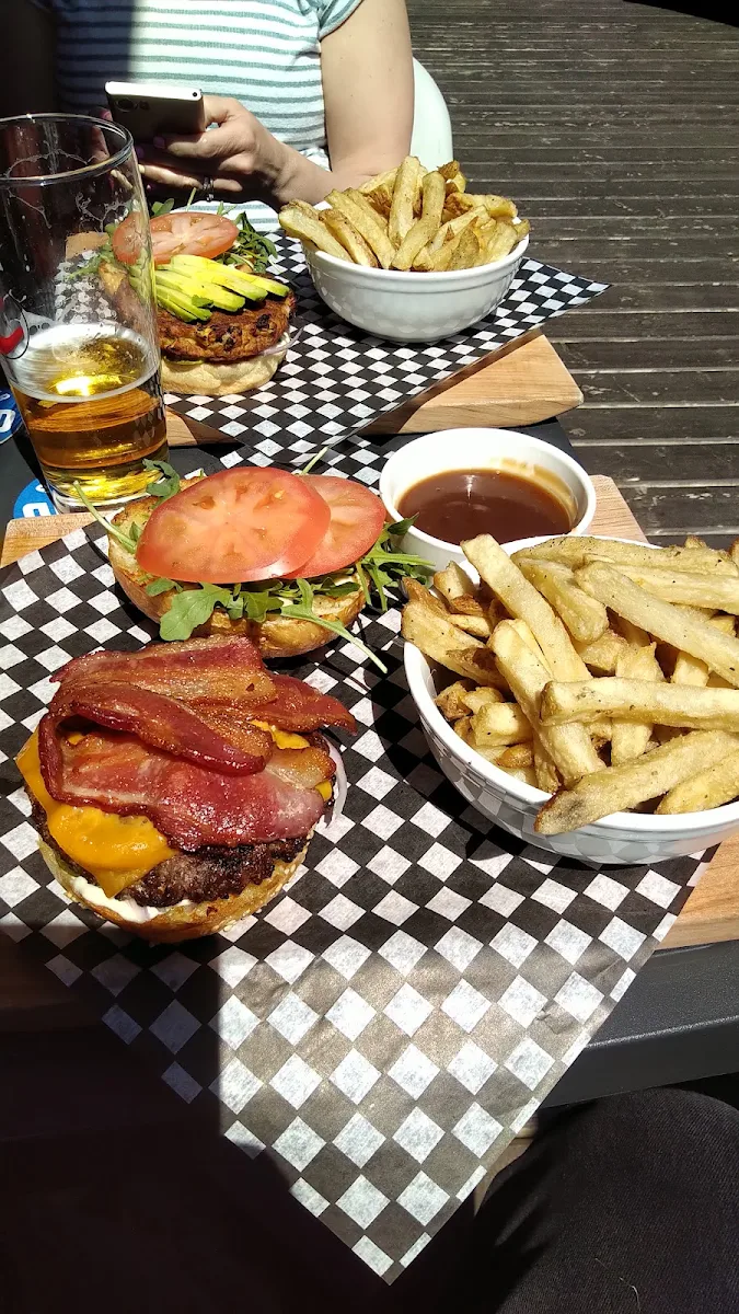 Roy's Pub Burger