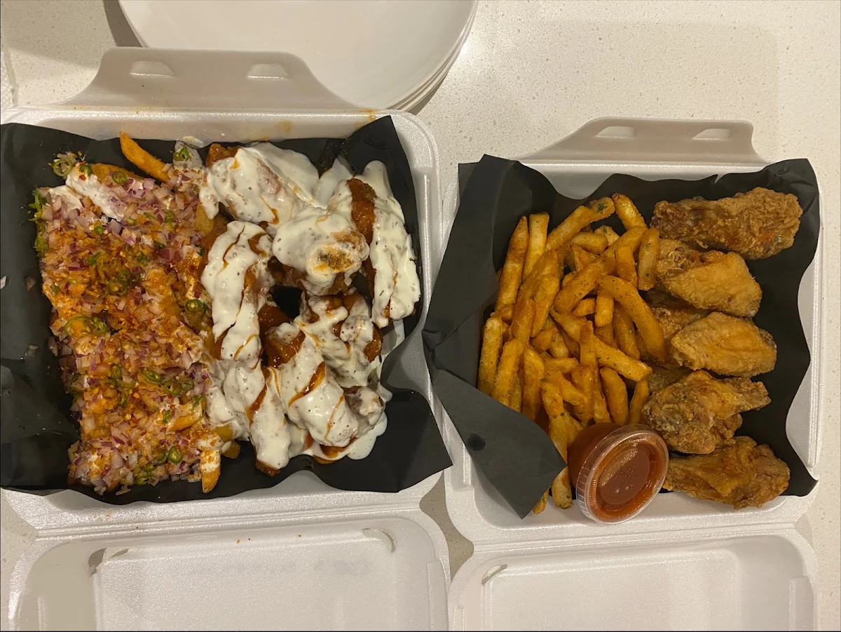 Chilli Onion Fries and Chicken Wings Sauce on the Side