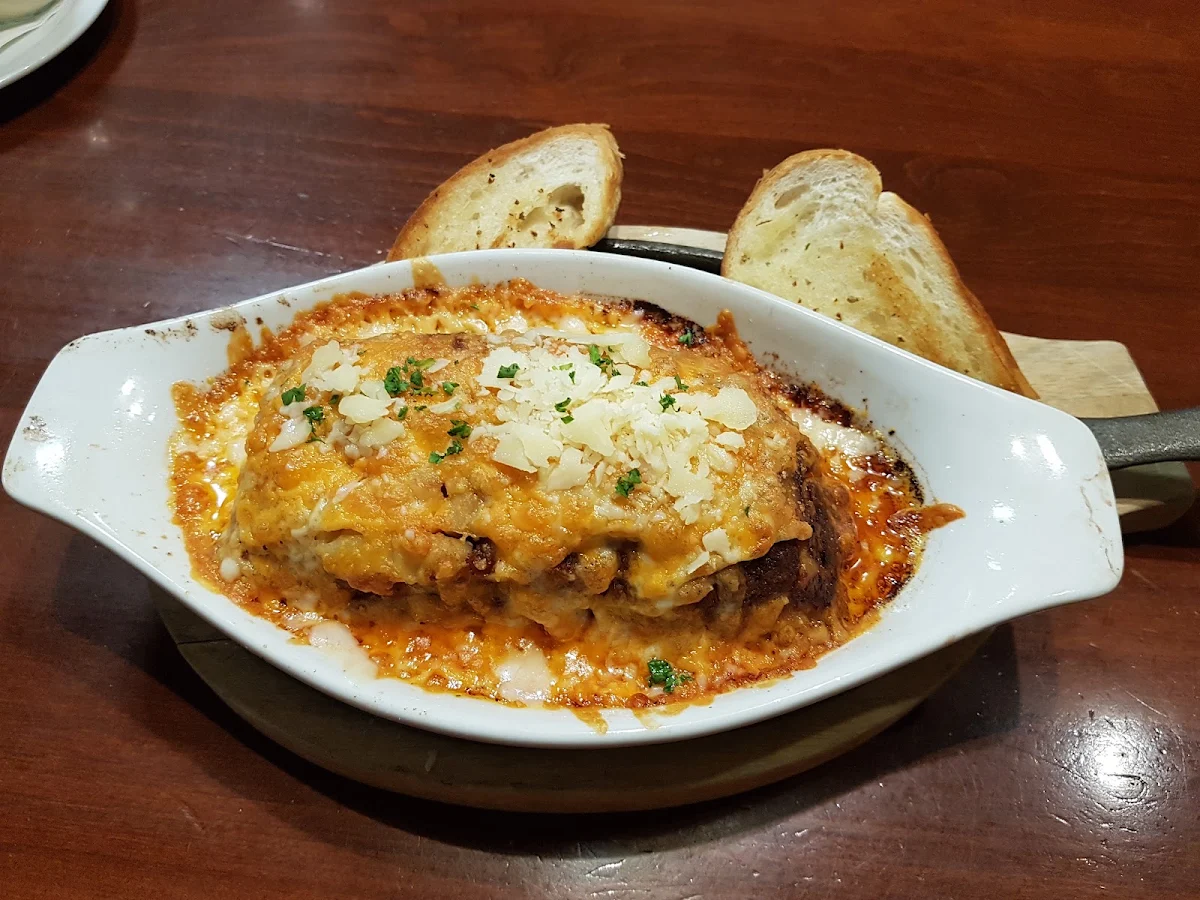 Baked Lasagna with Garlic Toast