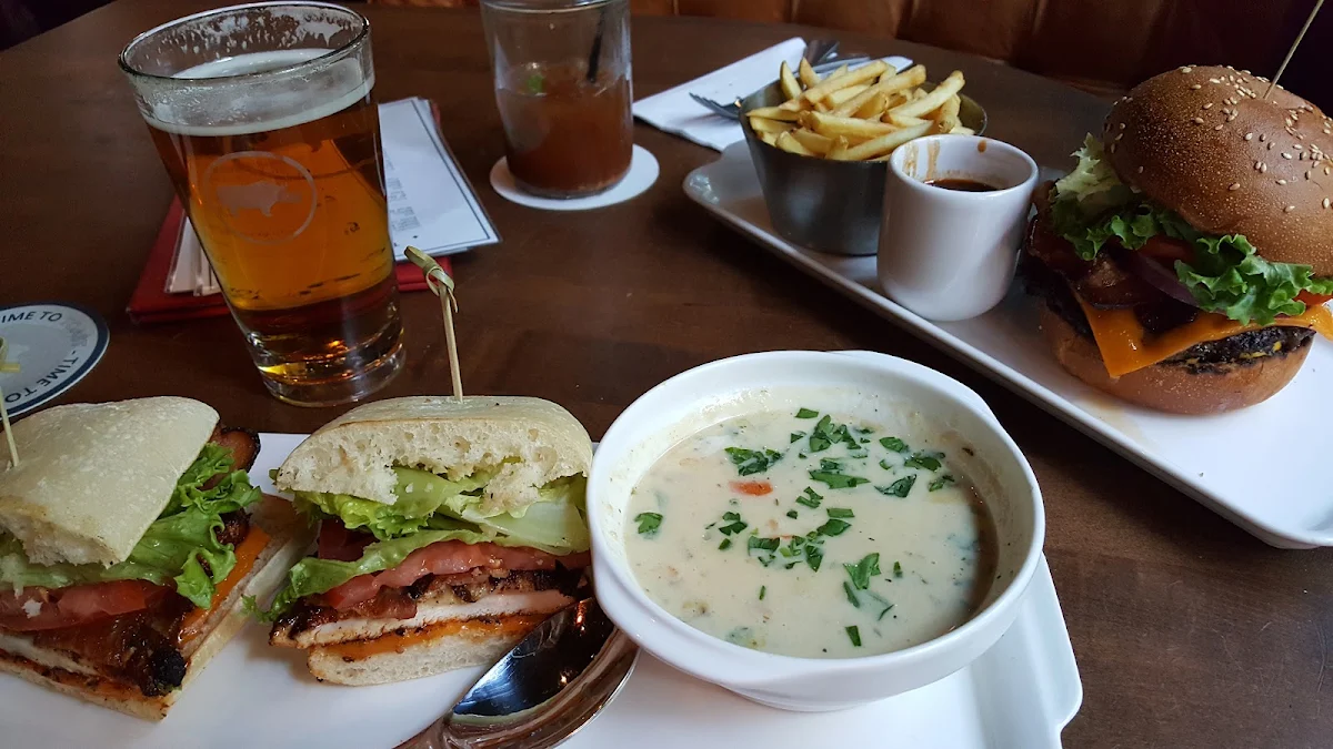 Earls Famous Clam Chowder
