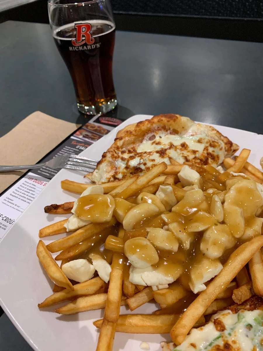 Pizza Poutine, Stratos Pizzeria