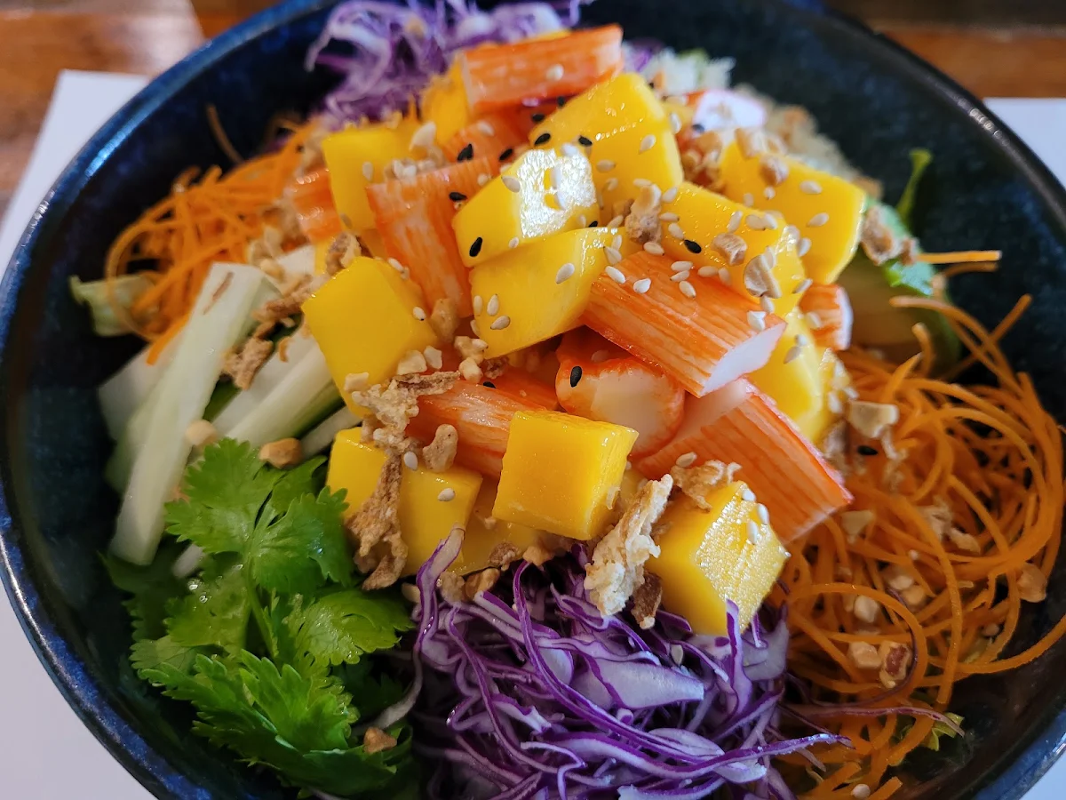 Poke Bowl À la Mangue Et Goberbe