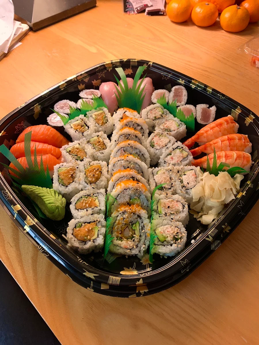 Deluxe Sushi Combo