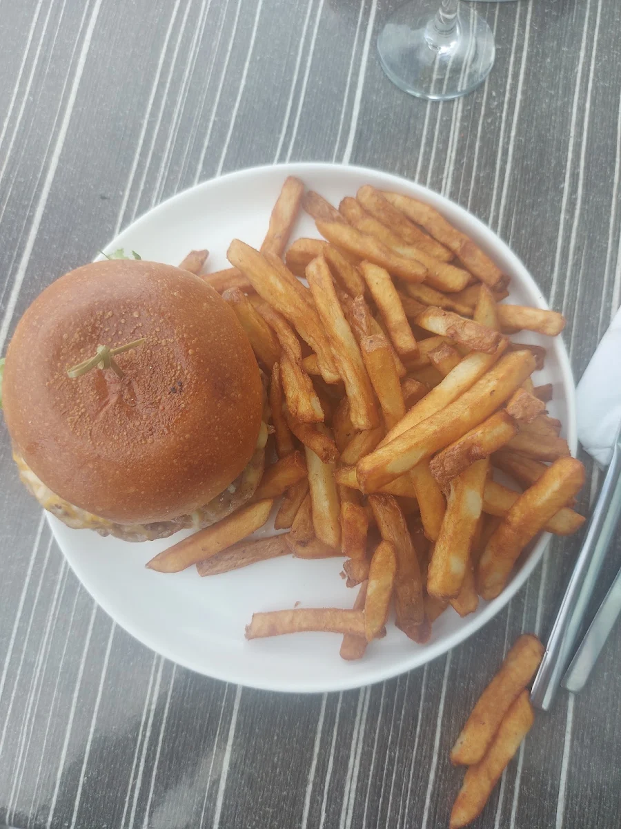 Smoked Burger with Fries
