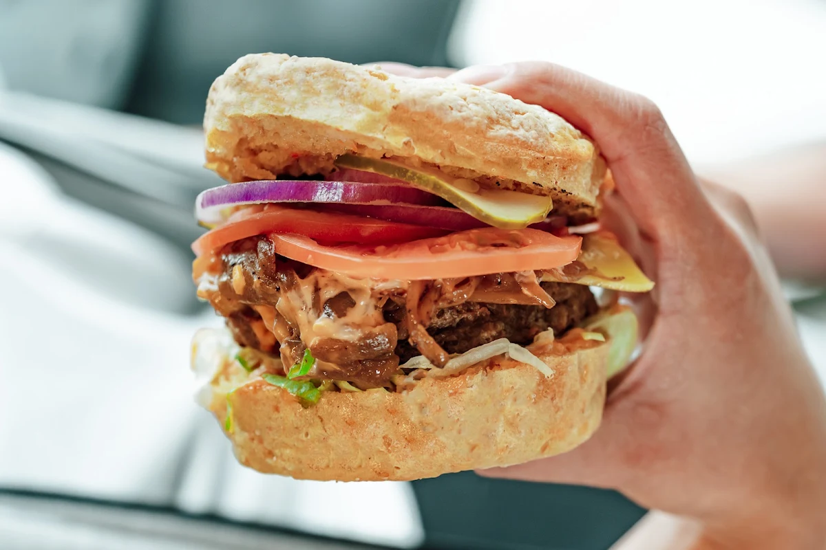 BBQ Pulled Porkless Burger