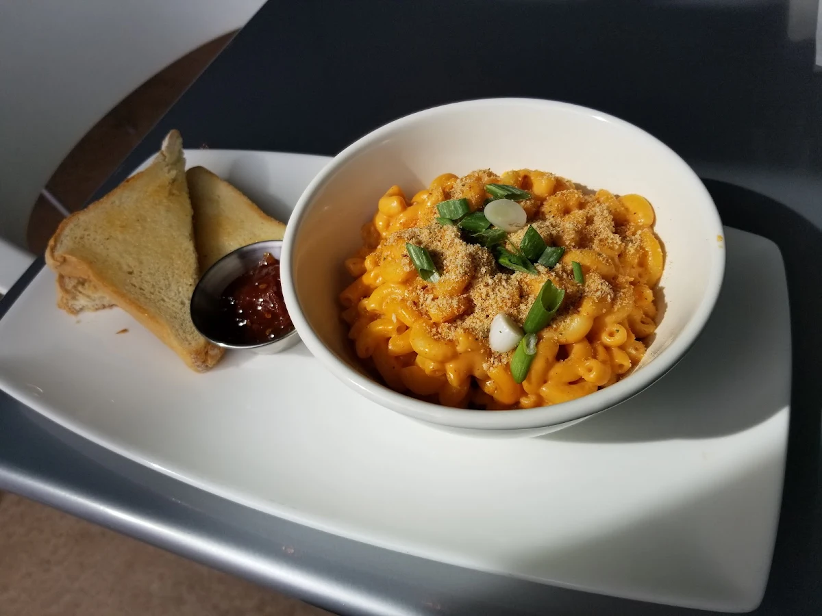 Mac N' Cheeze