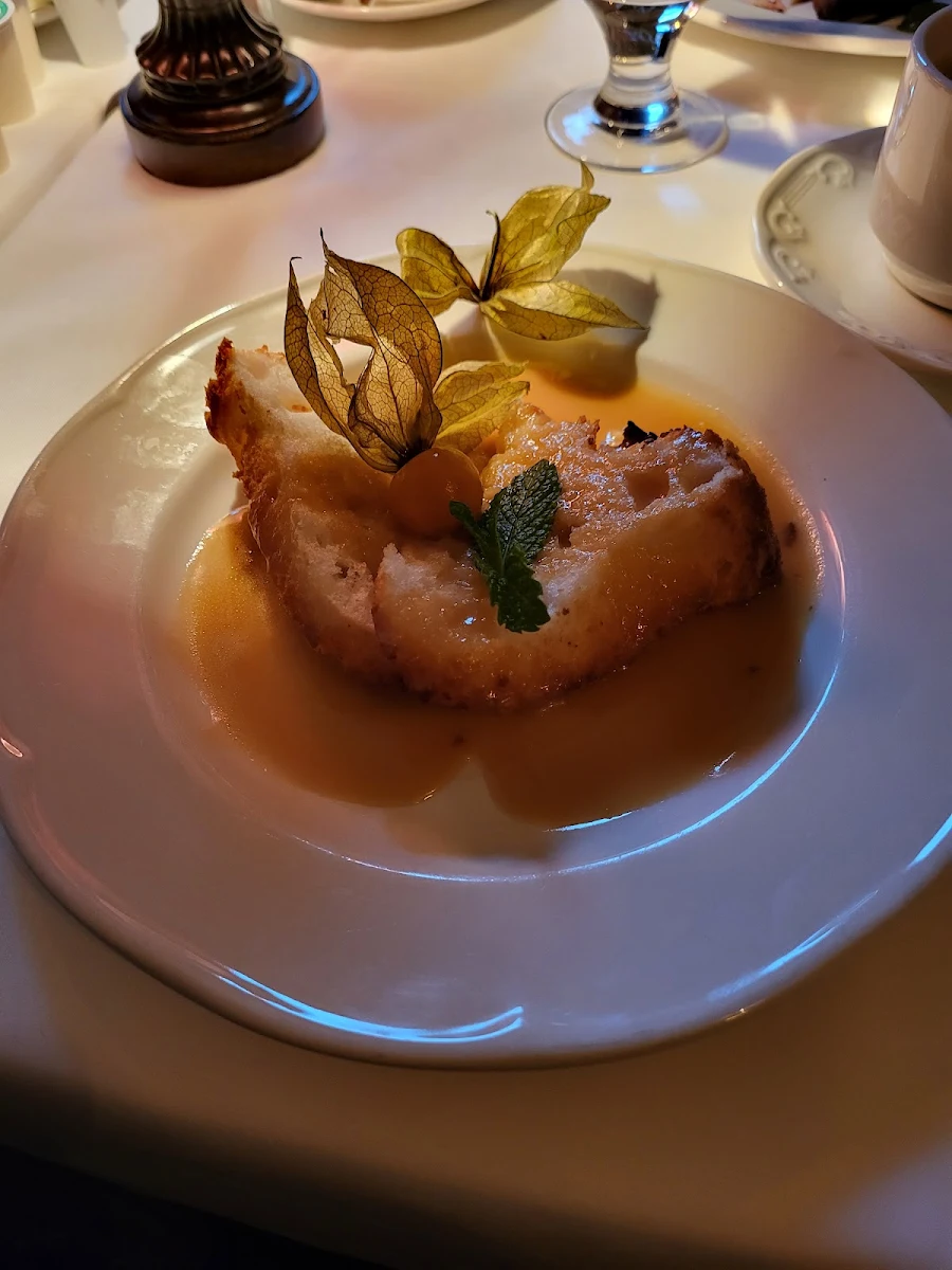 Gâteau Éponge Avec Sauce Au Sucre À la Crème