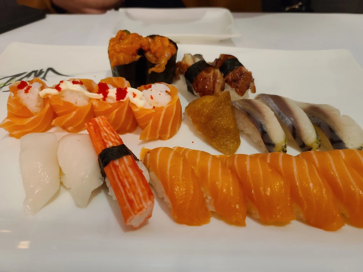 Assorted Sushi, ROBO SUSHI