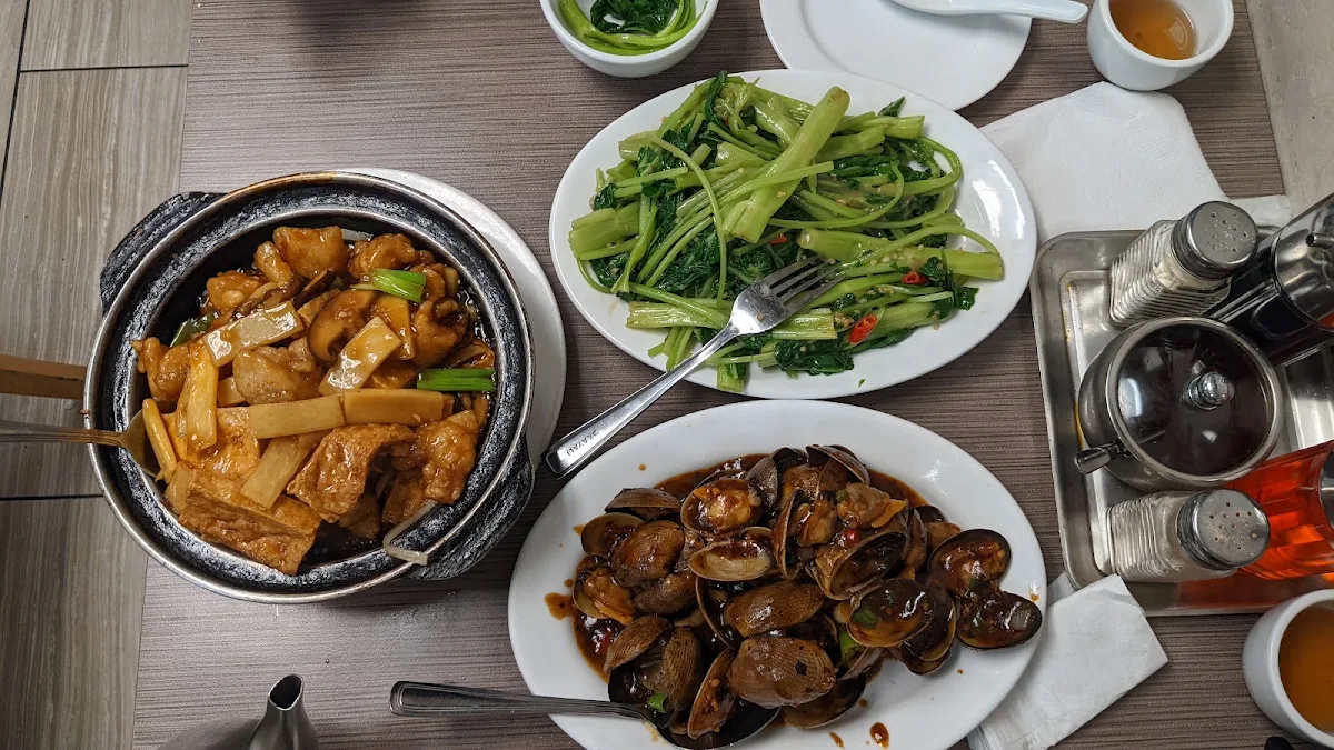 Bean Curd Egg Plant w Garlic Sauce in Hot Pot