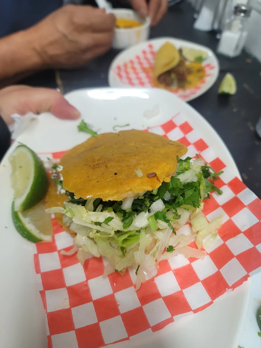 Gorditas, Taqueria El Huarachon