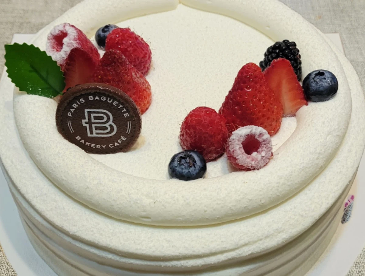Mixed Berry Soft Cream Cake