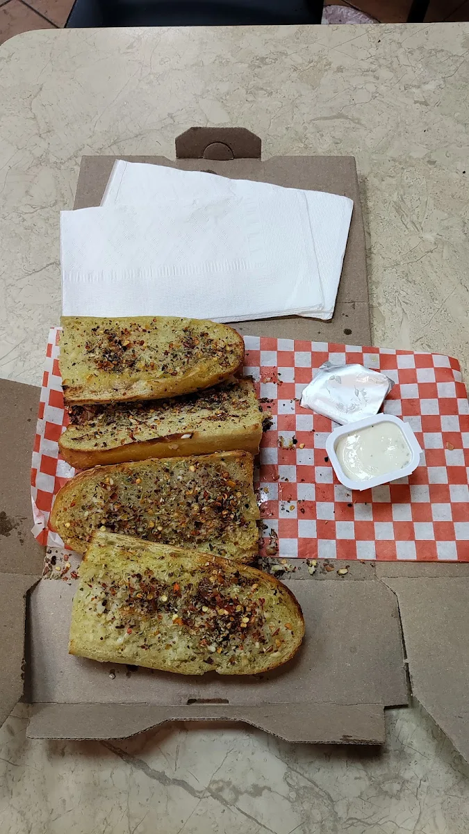 Garlic bread2, Gino's Pizza - Hamilton Downtown