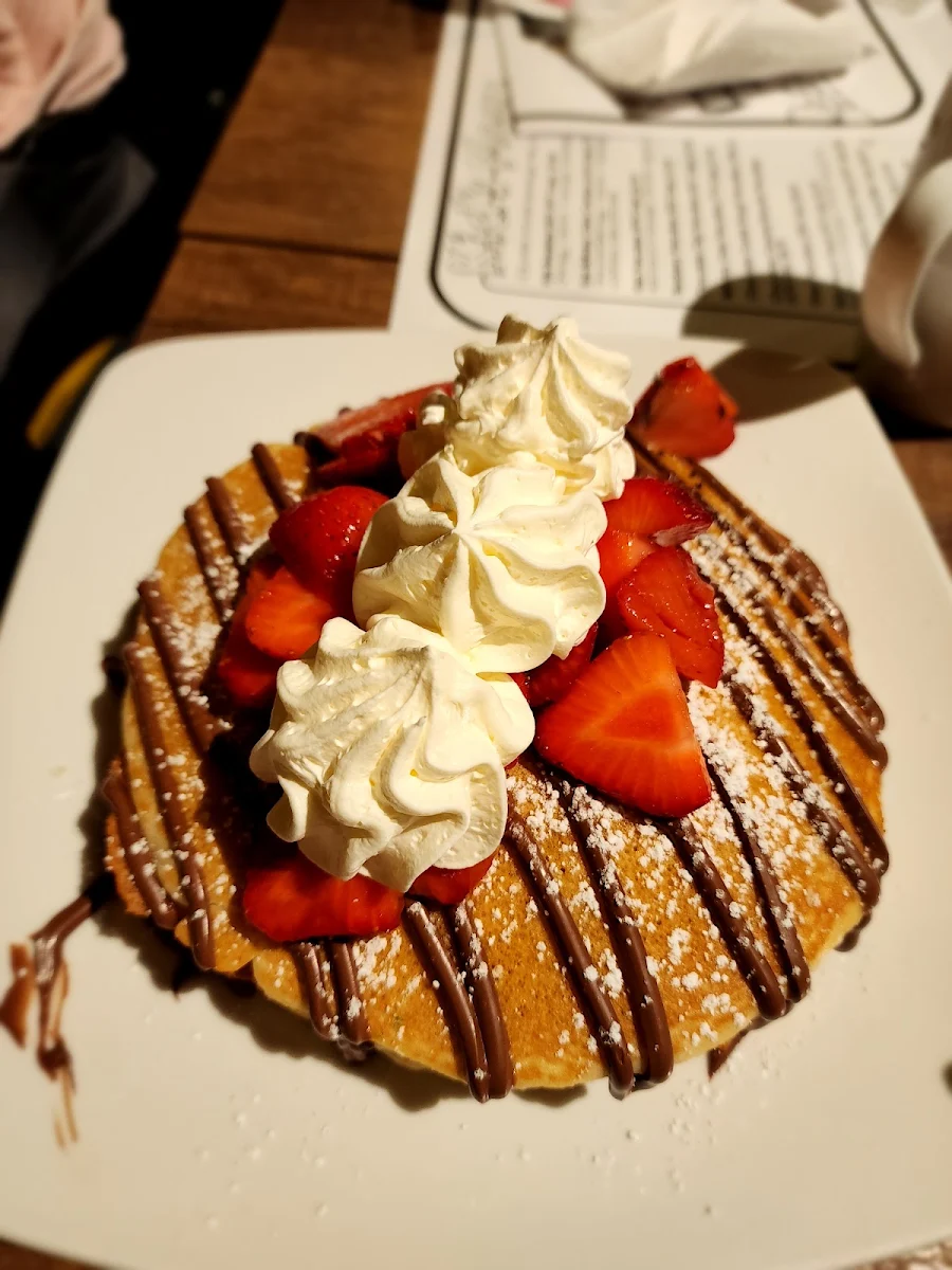 Nutella Strawberry Pancakes