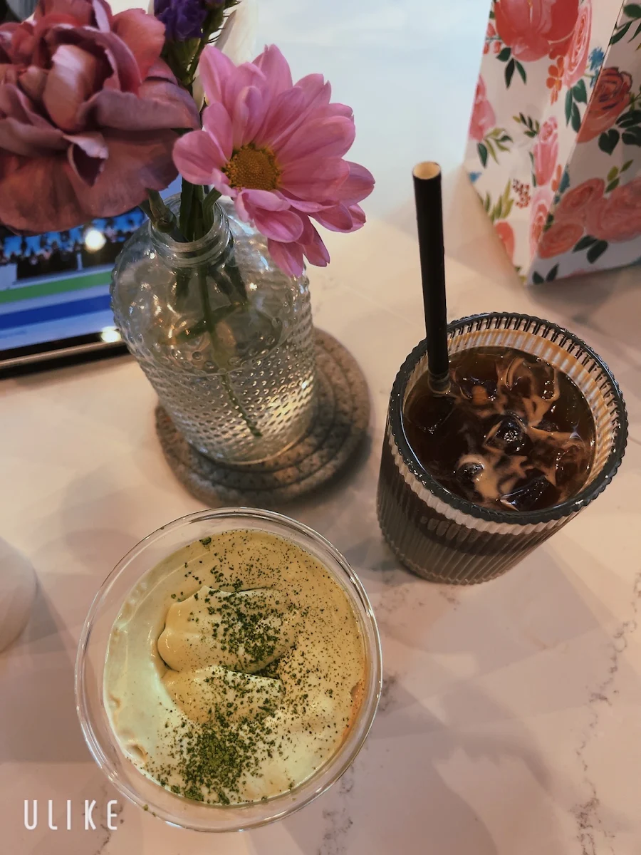 Iced Americano Bienna Matcha Latte