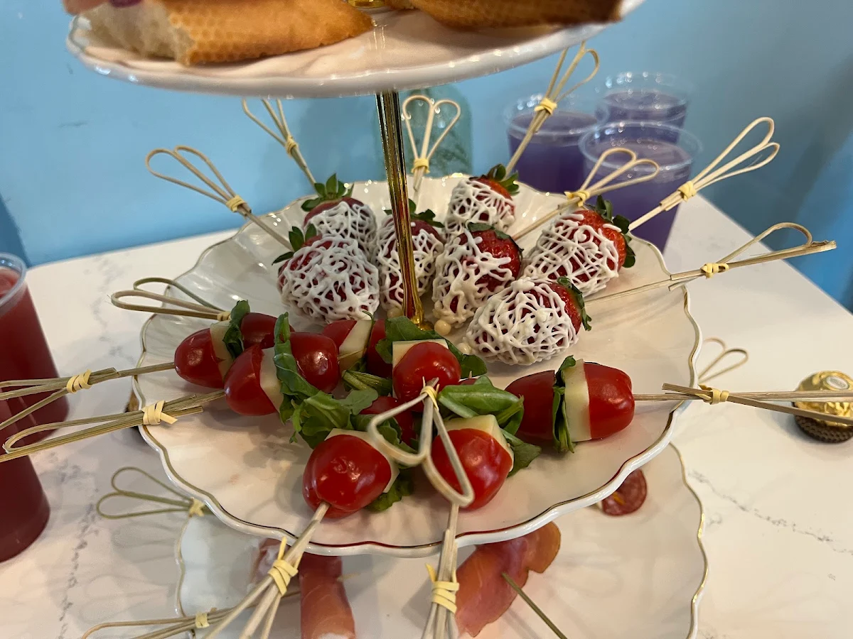 Kombu Teas with Finger Food