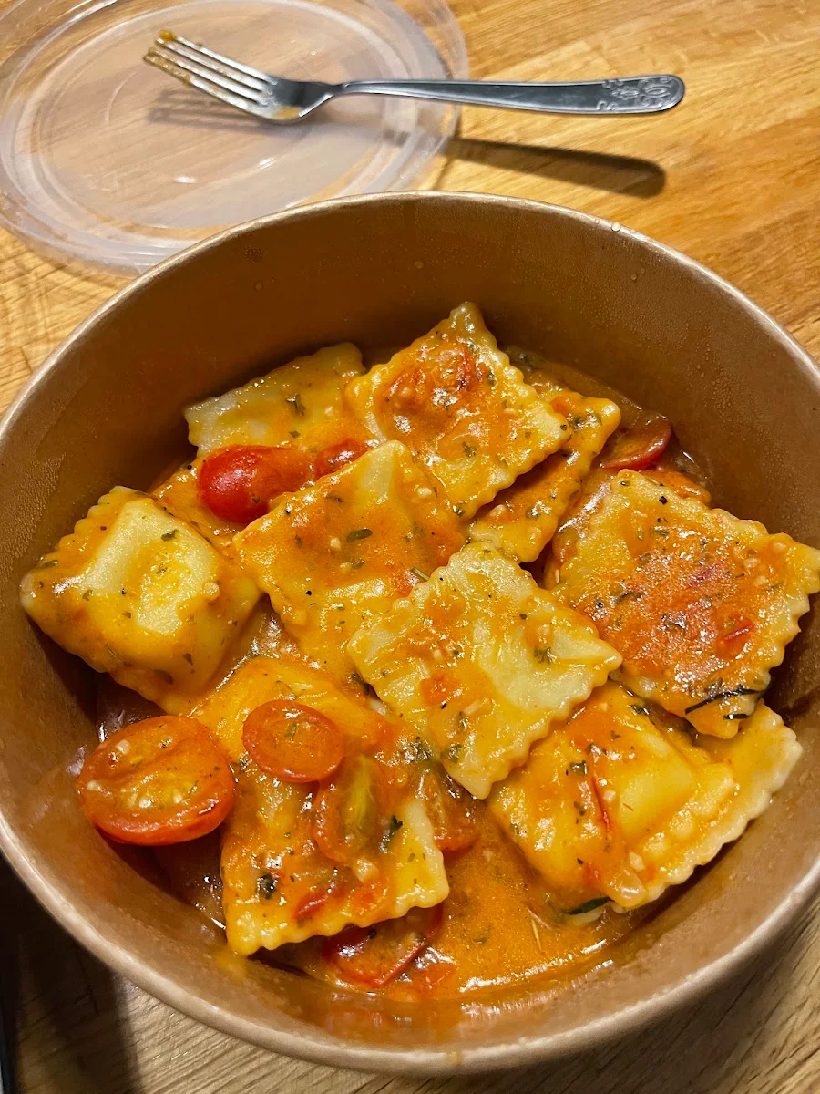 Ravioli Salsa Rosa Ravioli Salsa Rosa
