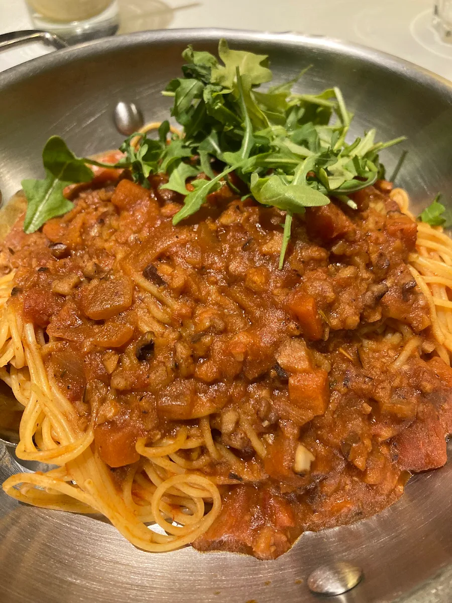 Spaghetti Tomates Rôties Noix Et Shiitakes