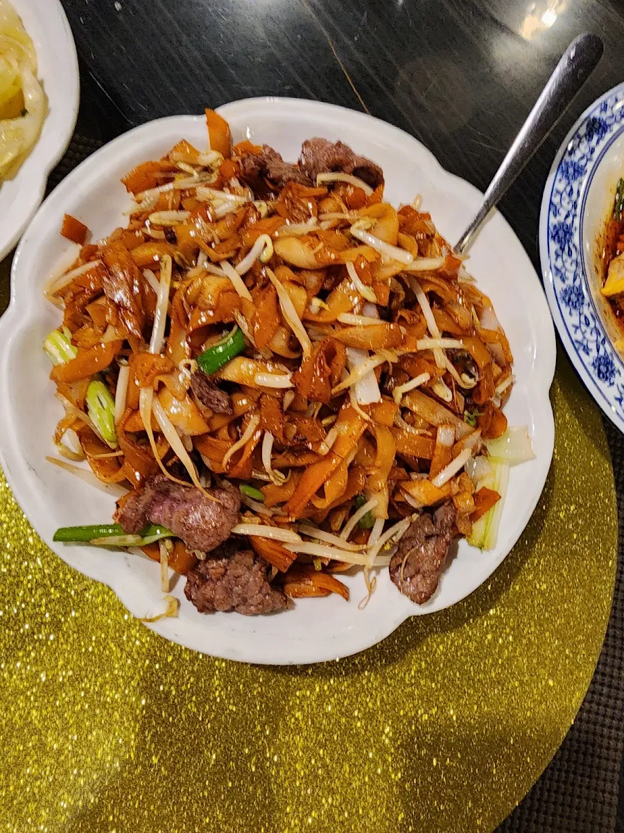 Beef Rice Noodles with Soya Sauce