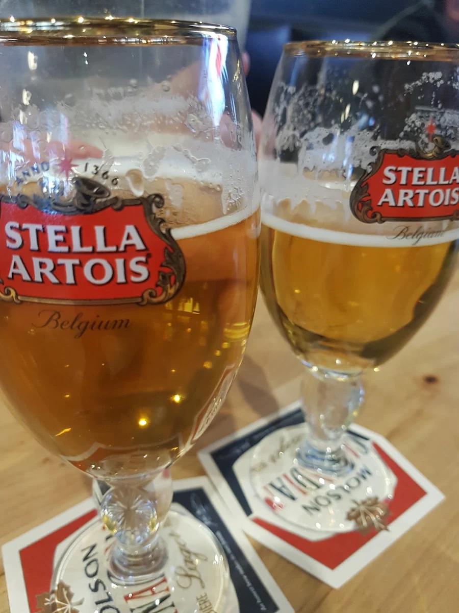 Stella, Fred's Bar and Grill