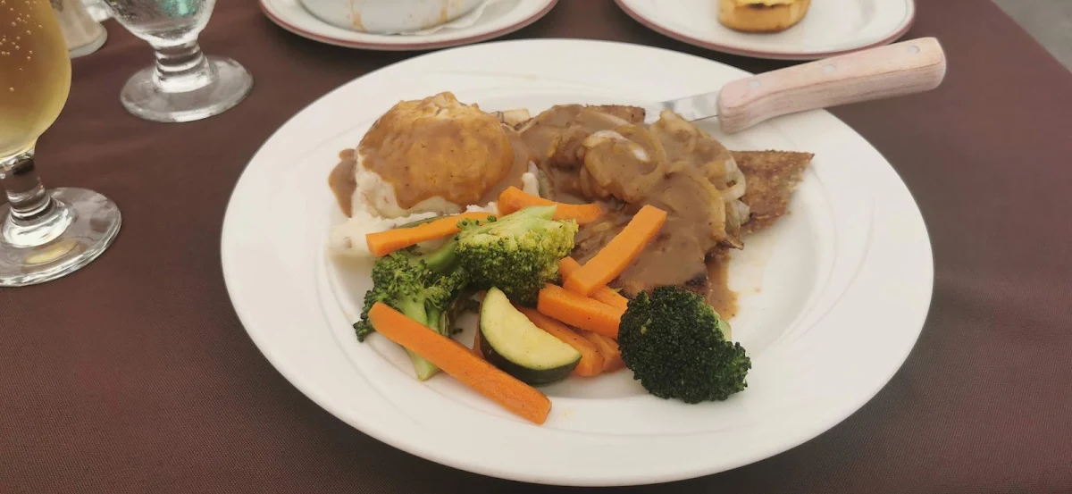 Beef Liver and Onions with Vegetable Plate