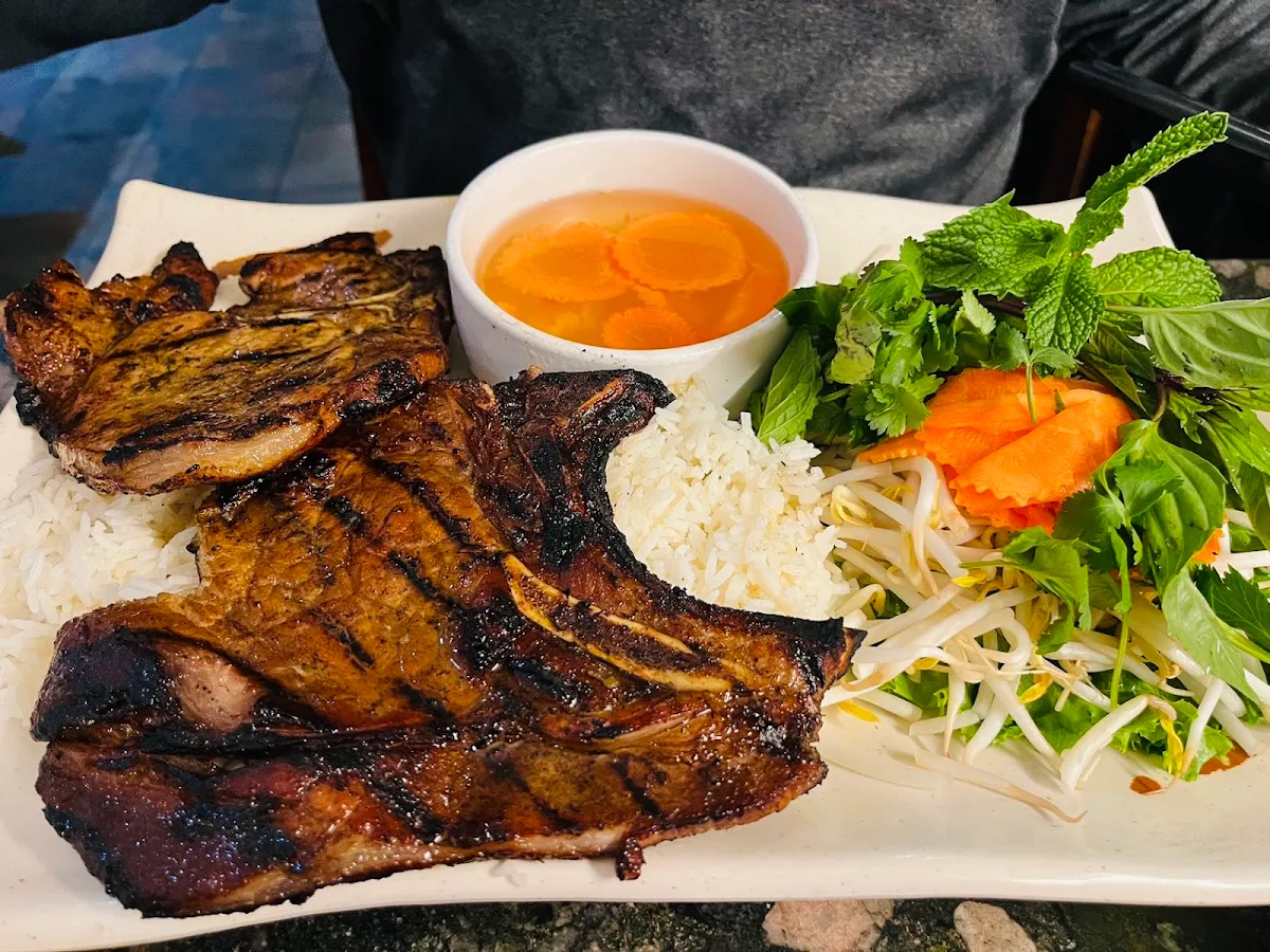Bun Hoão Com GA Nuong