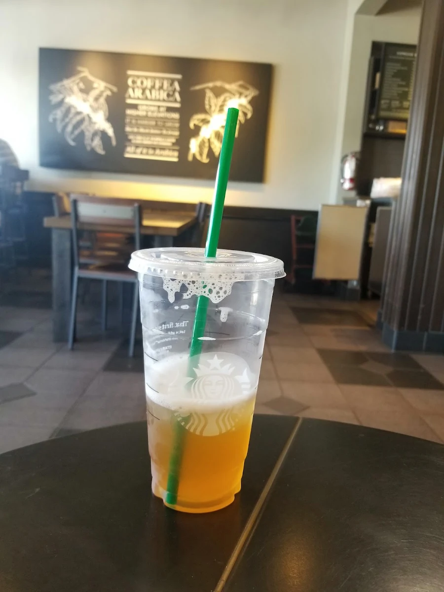 Iced Peach Green Tea Lemonade