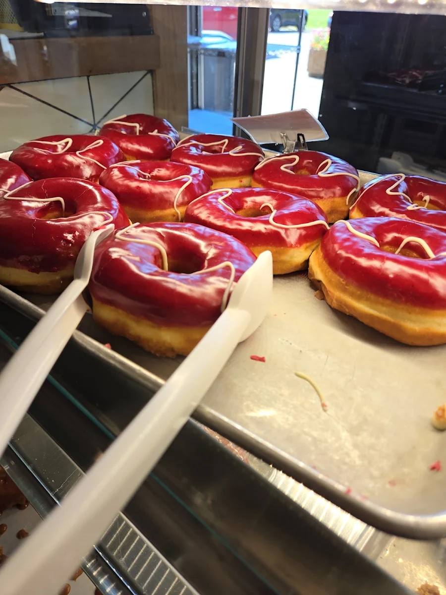 Raspberry Doughnut, SuzyQ Doughnuts St. Laurent