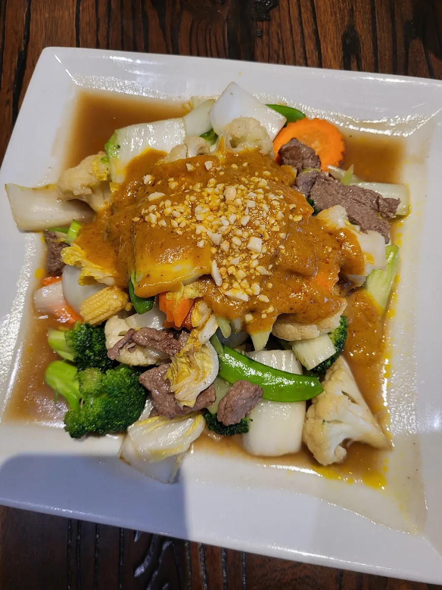 Beef with Peanut Sauce