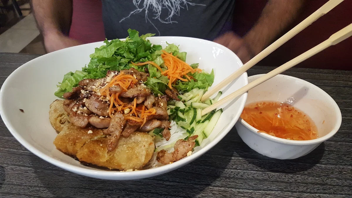 Vietnamese Rice Noodle Bowl