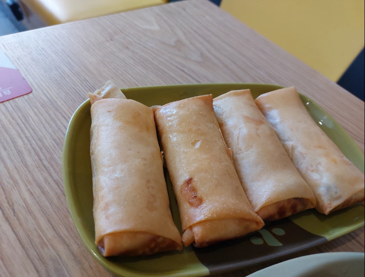 Shanghai Style Spring Roll with Pork Celery Cabbage and Mushroom Box 4 pcs