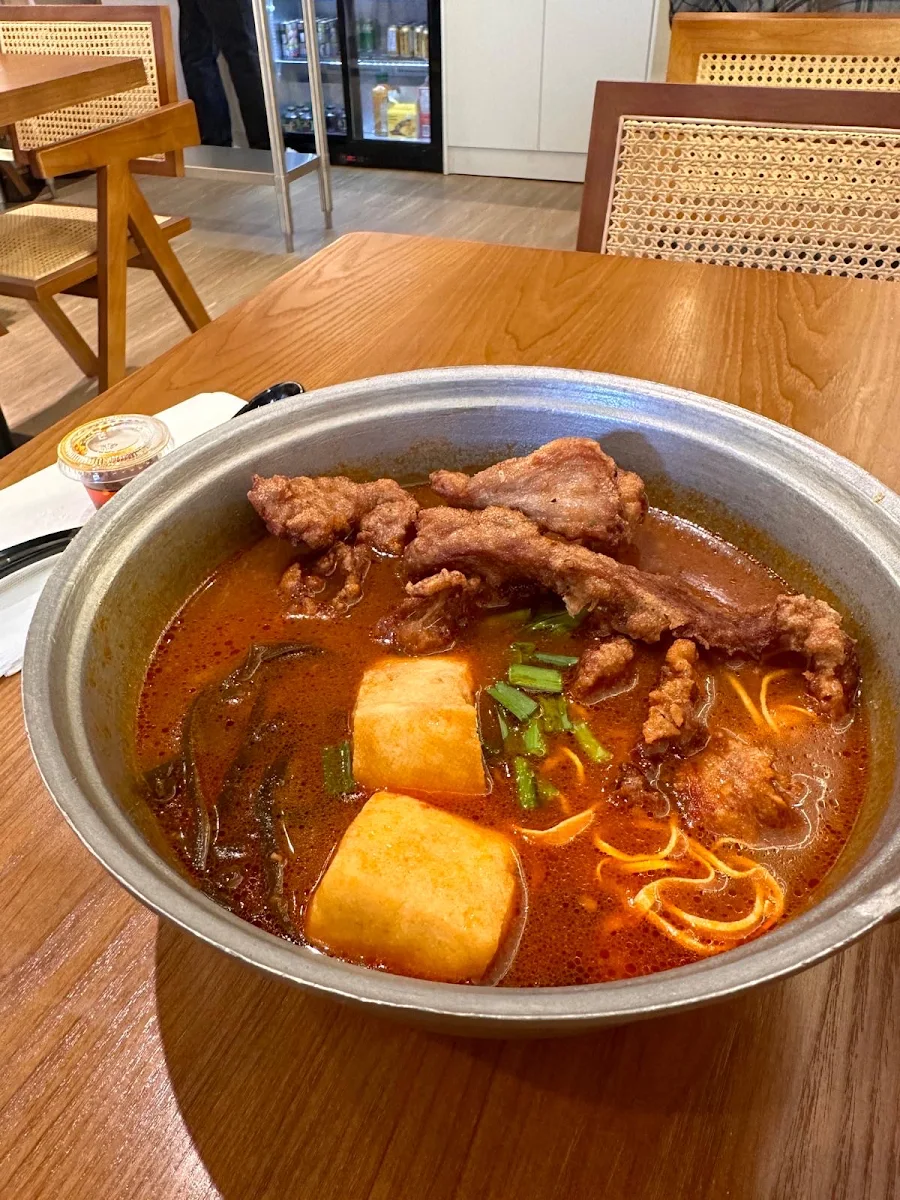 Tomato Rice Noodle with Crispy Pork