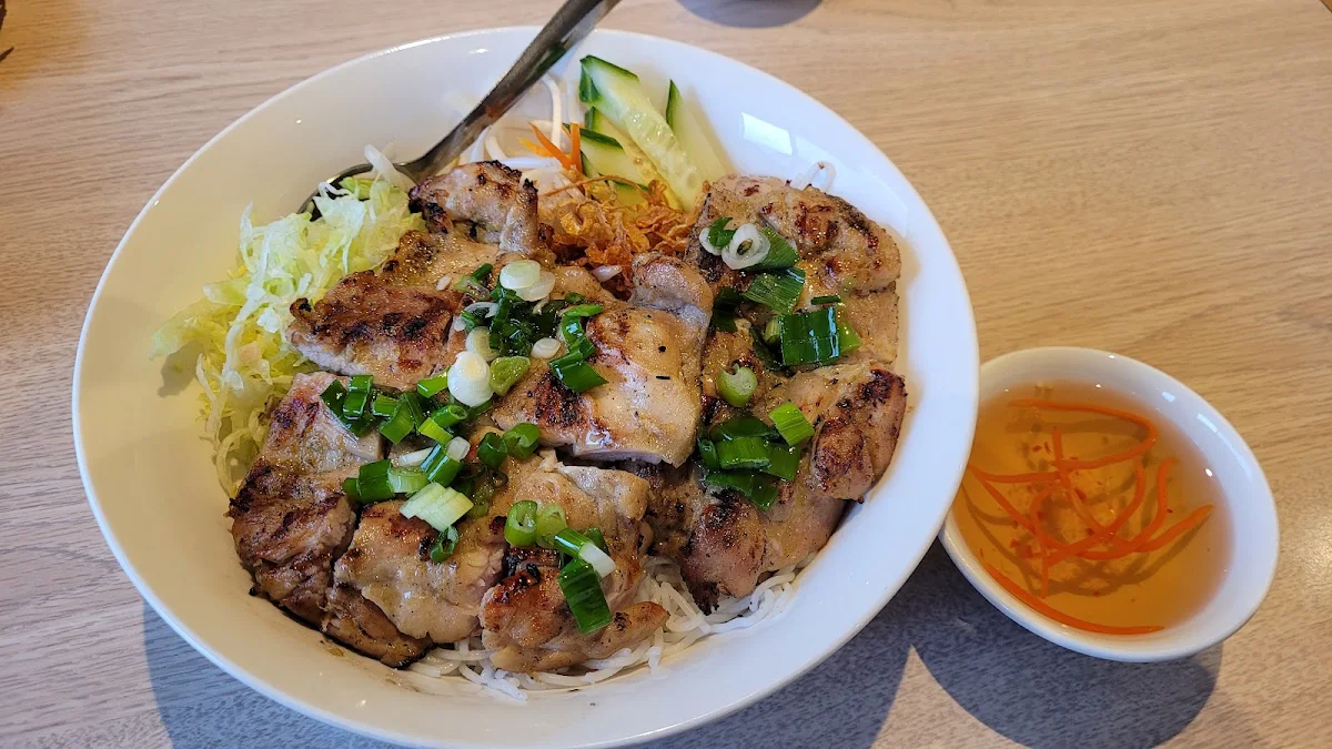 Grilled Chicken Vermicelli Bowl