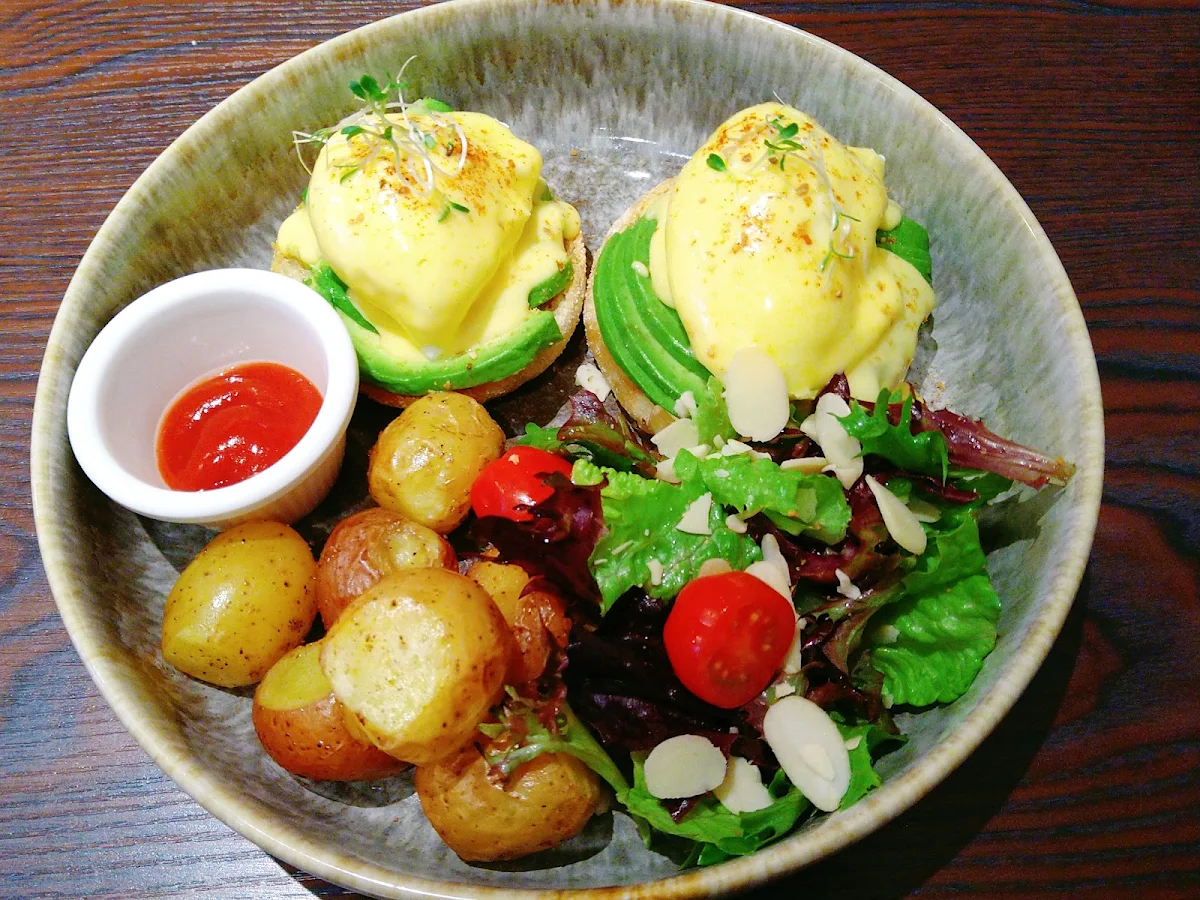Egg Benedict with Avocado
