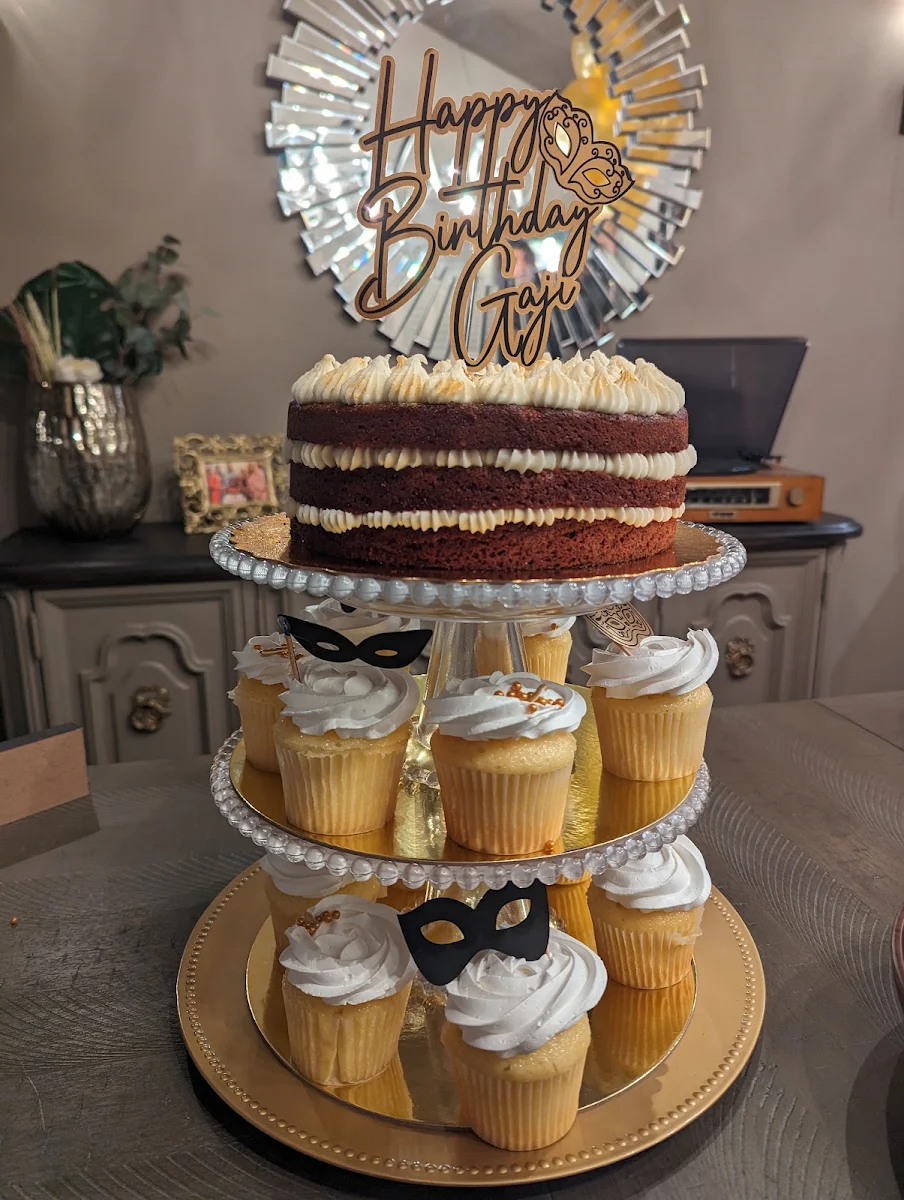 Red Velvet Cake with Cream Cheese