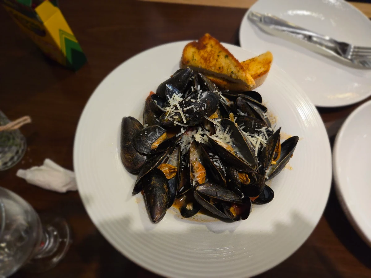 Steamed Mussels Marinara Sauce