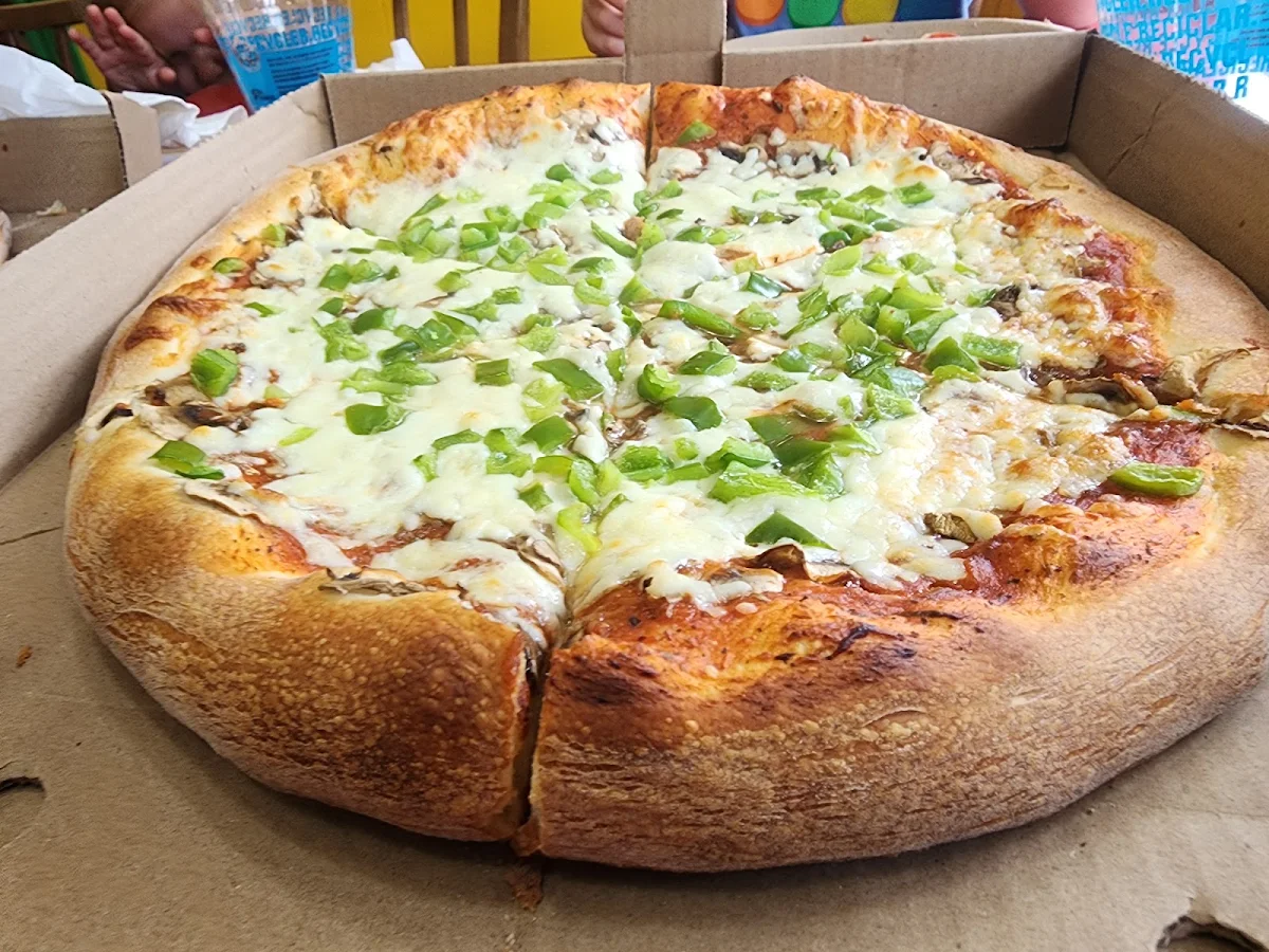 Green Pepper and Mushroom Pizza