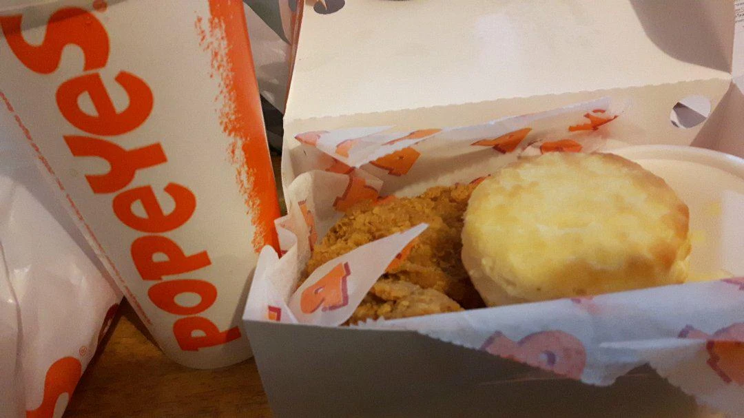2 Piece Combo w Mac N Cheese Biscuit