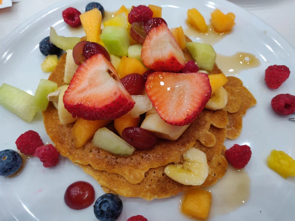 Maple Waffle with Fruits
