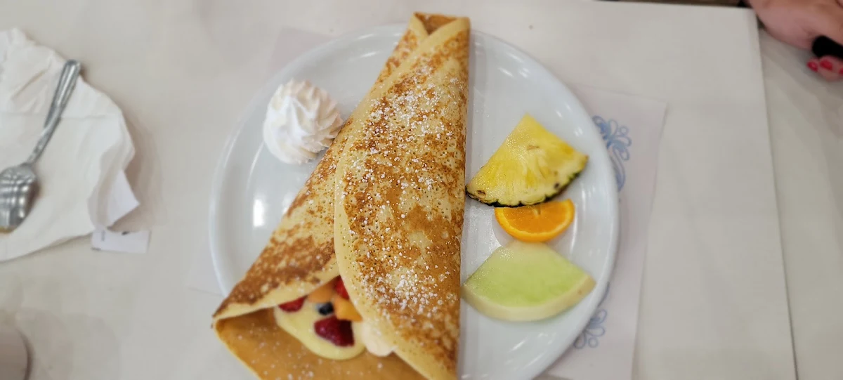 Mixed Fruits and Custard Crepe