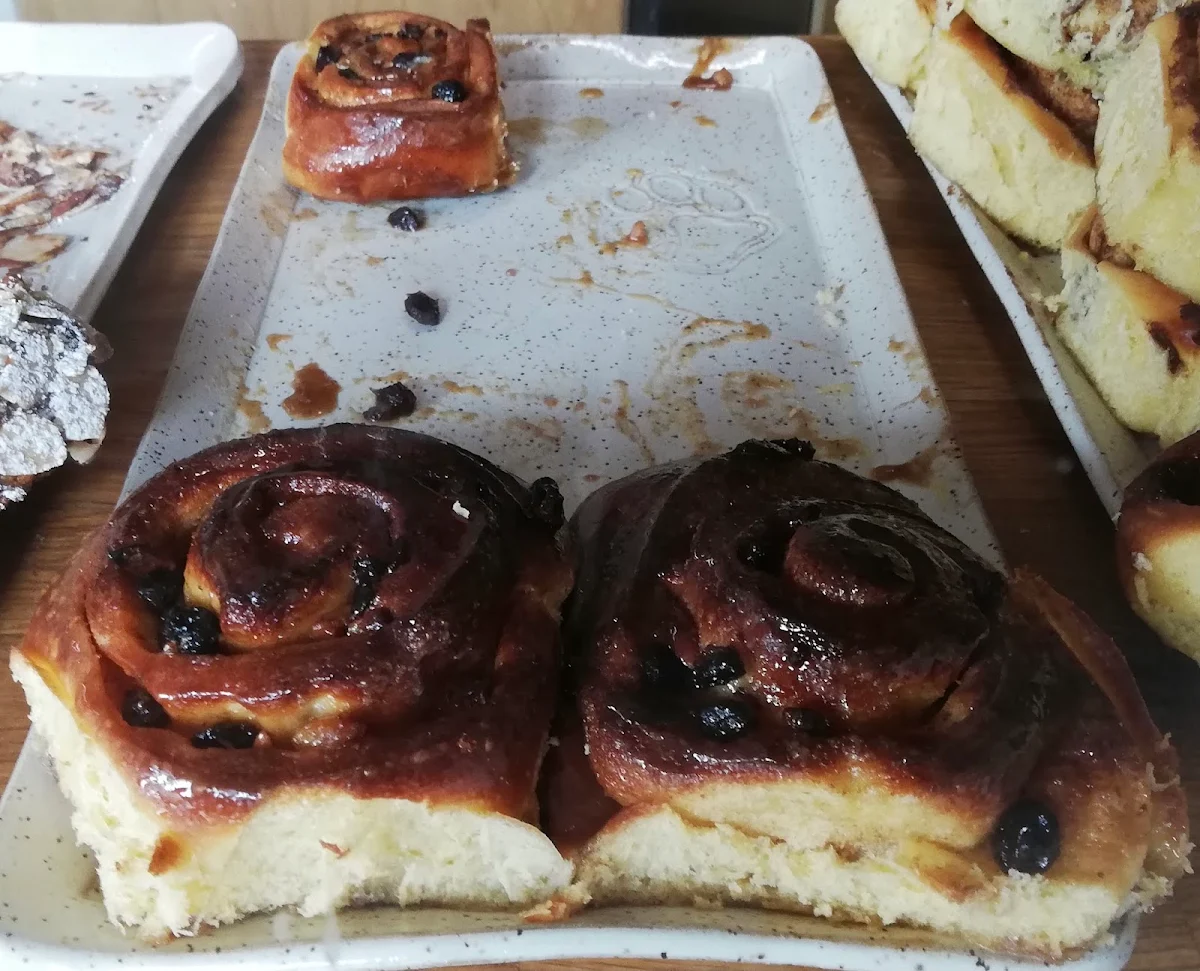 Cinnamon Raisin Buns