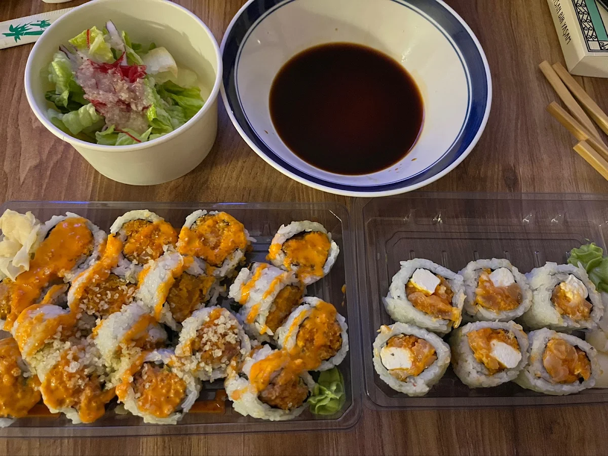 Spicy Salmon Roll 6 pcs