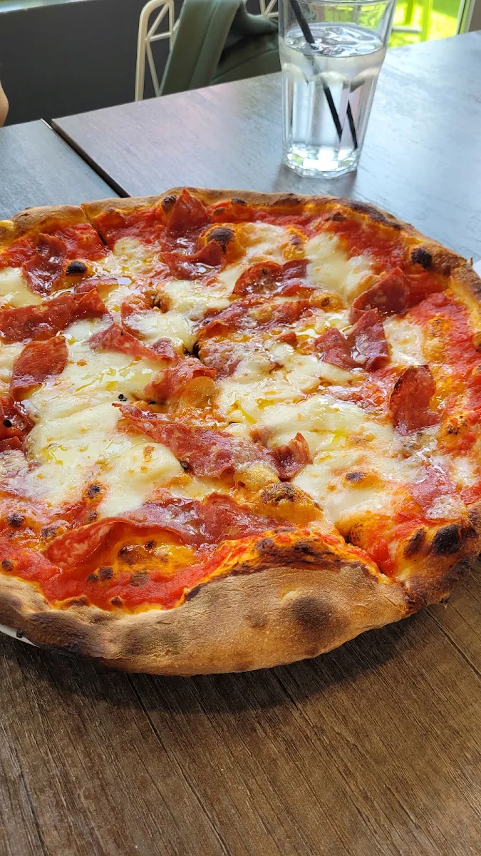 Salami Pizza