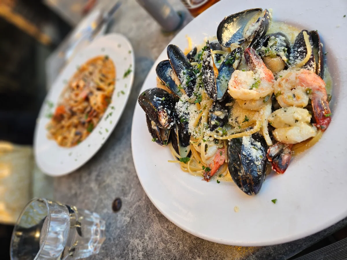 Pollo Limone Linguine Vongole