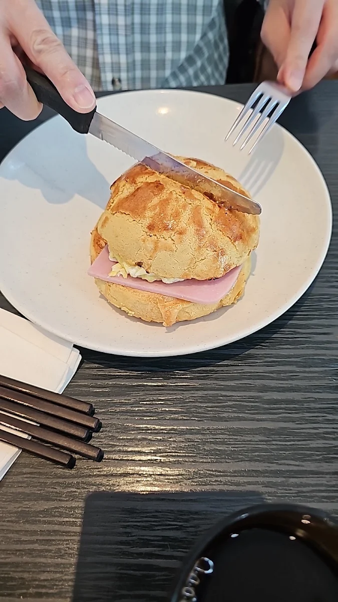 Ham & Egg w Pineapple Bun