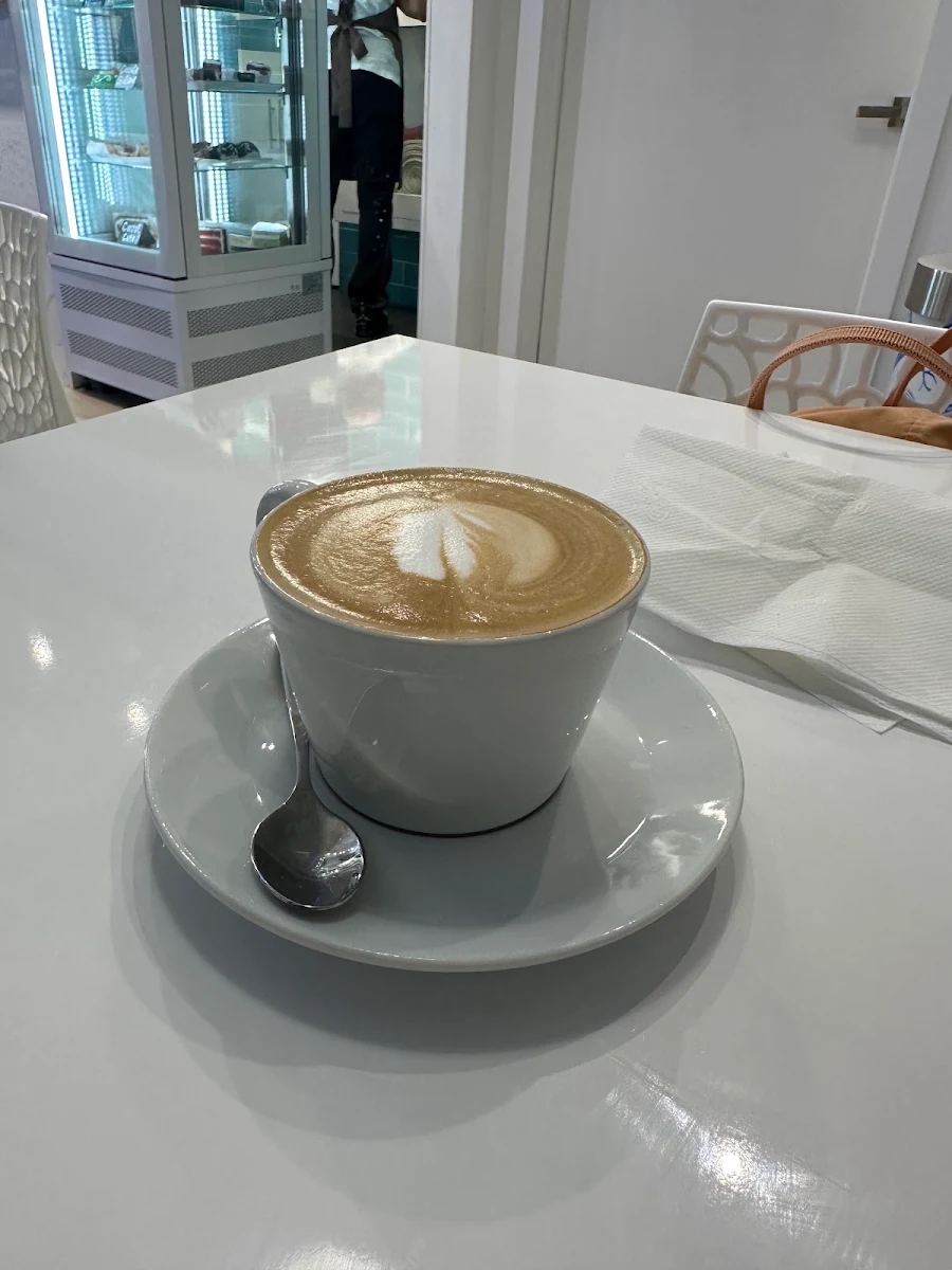 Flat White, Mizzica Gelateria & Cafe